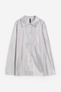 Oferta de Camisa plisada metalizada por S/ 50 en H&M